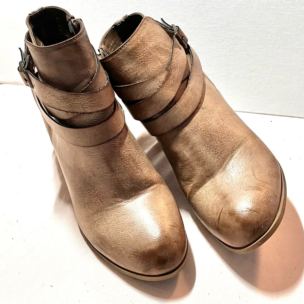 No Parking Laurene Ankle boots SZ 7 Tan Manmade Faux Distress Pattern Heels READ